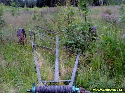 Alternativ med och utan båthus Med Båthus Hamnen förblir snygg och ren Lockande rekreationsområde Förvaring av båtvagnar på sommaren Vinterförvaring av båtar Förvaring av klubbens material Mycket