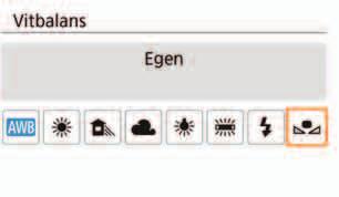 B: Välja inställning utifrån ljuskällan 4 Välj [O (Egen)]. Tryck på knappen <WB>. Välj [O (Egen)] och tryck sedan på <0>.