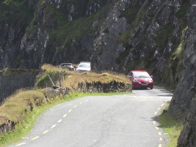 Vi gjorde en utflykt till Dingle halvön och passerade där Connor Pass vilket var förbjudet att köra med buss eller större bilar, vilket