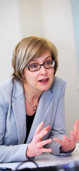 PROFILEN: CAROLINE HAGLUND STIGNOR CAROLINE HAGLUND STIGNOR Ålder: 45 år. Bor: Villa i Landvetter. Familj: Man, tre söner och två kaniner.