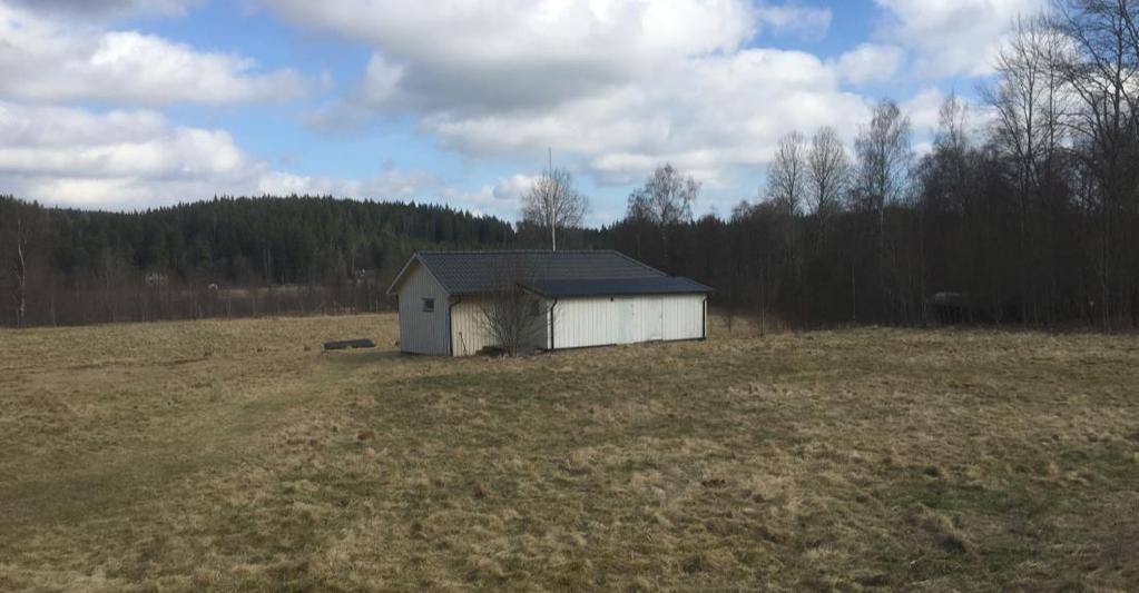 Tillgänglighet Marknivåerna runt väveribyggnaden varierar och därmed också tillgängligheten vid entréer, en del är i princip i nivå med marken medan det vid andra finns trappor.