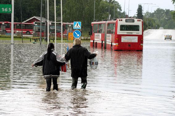 Den enskilda bostaden (exempelvis kökets skåpinredning) bör förberedas för utsortering av minst tre avfallsslag.