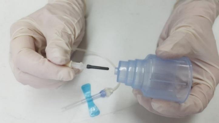Provtagningsteknik med BacT/Alert blododlingssystem Använder vingkanyl: Börja med aerob