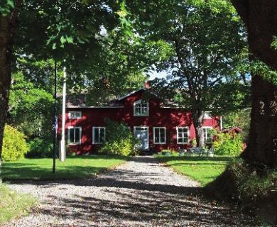 TORSDAG 27 JUNI RANBOGÅRDEN MUSIK- OCH HANTVERKSDAG 14.00-18.30 Hantverksdag, lin- och redskapsutställning och gårdscafé.