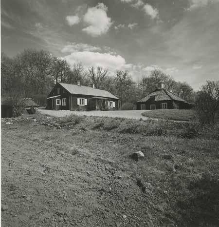 SÄTRA GÅRD ÅR 1958. FOTO: AF PETERSENS. SSMF60862 Fastigheten Sätra gård 2 har medeltida anor och ägdes under en period av Bo Jonsson Grip, landets störste jordägare på 1300-talet.