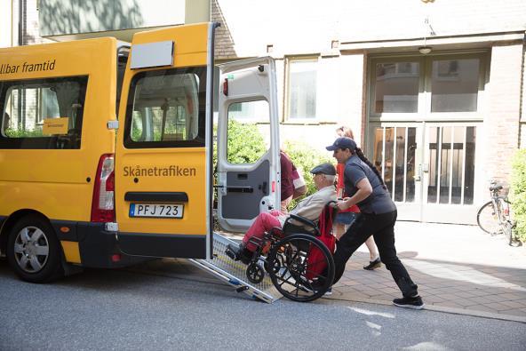 Ledsagare och medresenär i färdtjänst Hjälpbehov i bilen under resan Ledsagare åker med kostnadsfritt Kunden har alltid rätt