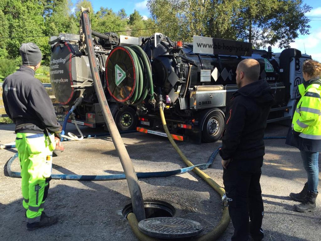 Tryckavloppsledning 5,32 ton sediment togs bort varav 1,8 kg metaller Metall mg/kg TS bortförd mängd metall, kg Arsenik, As 8,0 0,006 Barium, Ba 430 0,313 Bly, Pb 61 0,044 Kadmium, Cd 1,9 0,001