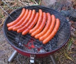 När vi har ca en minuts simning kvar till Harm så tecknar Håkan att hans dräkt läcker vi bröstet. Vi beslutar oss för att simma vidare och tar ett varv runt bygget. Sedan blir det full fart till land.