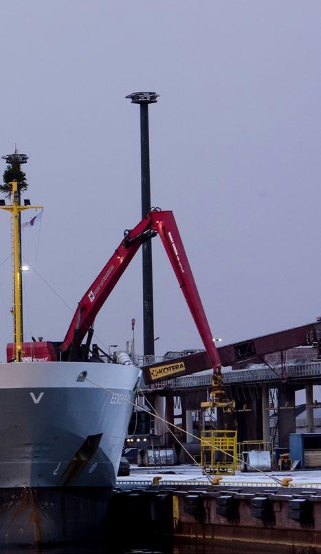 Introduktion Marknad Verksamhet Bolagsstyrning Finansiella rapporter ANSVARSFULLA AFFÄRER Transporter sker till och från affärspartners runt om i världen vid hamnen i Kokkola.