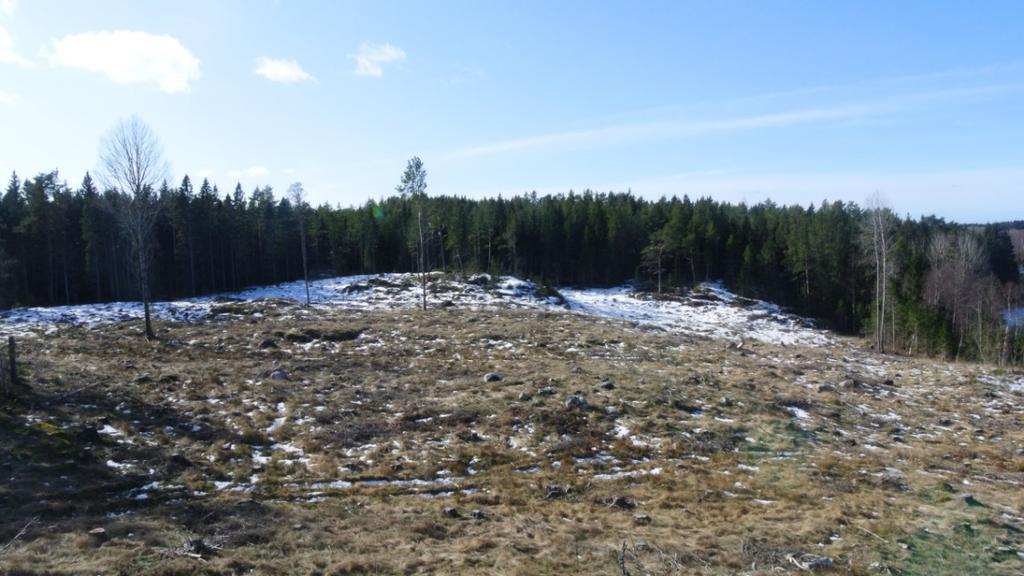 12 (18) Vy västerut GATOR OCH TRAFIK Gatustruktur Inom planområdet leds trafiken runt i området på en vägslinga.