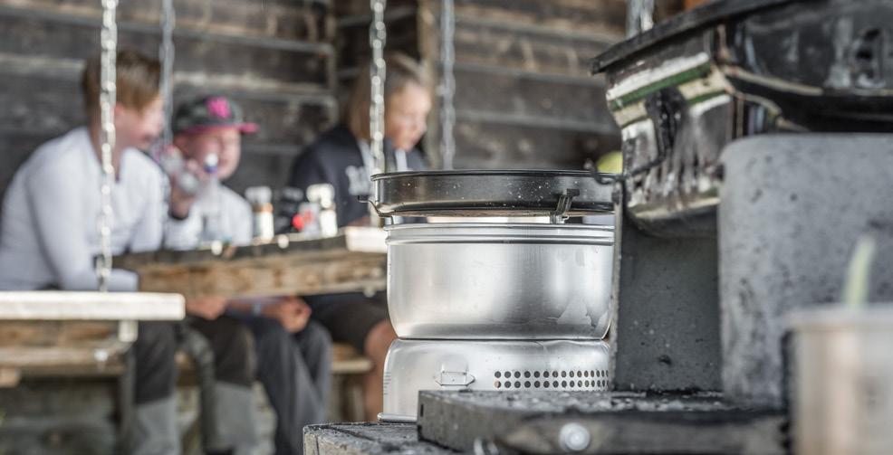 Allergisk reaktion och symtom Allergiska reaktioner från livsmedel kan uppstå när personer äter ett livsmedel eller på andra sätt får i sig spårmängder av det.