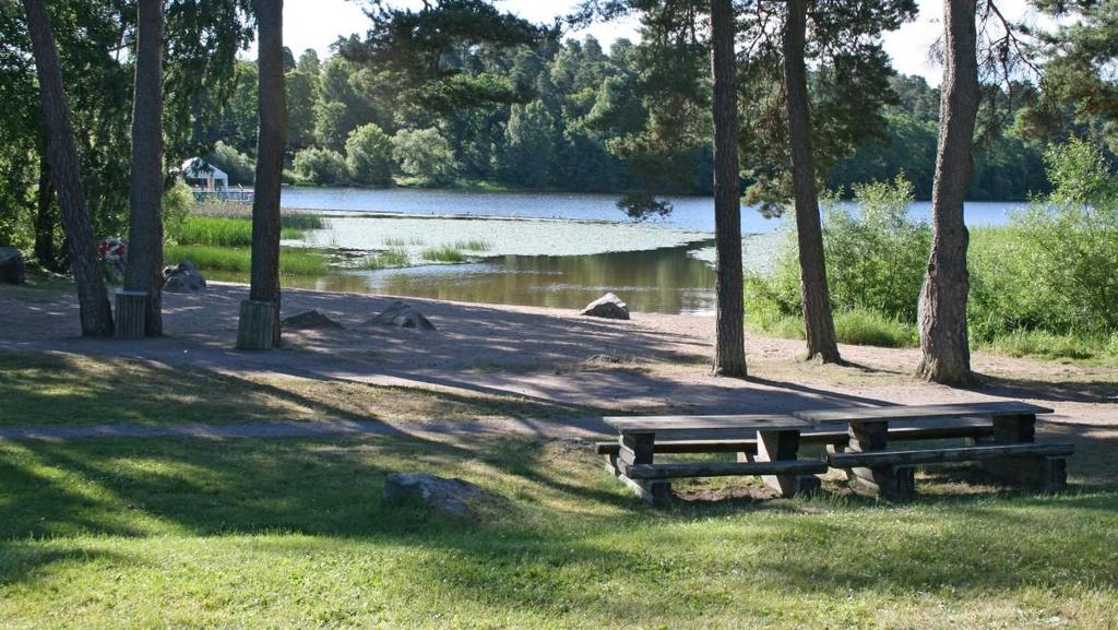 Namn: Granebergsbadet Klass: + Markägare: SporAB och Uppsala kommun Lättillgängligt bad med sandstrand och stora gräsytor.