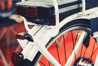 2. Extra kraft med motor på cykeln Foto: Shutterstock, Ruslan Sitarchuk Antalet elcyklar ökar snabbt på marknaden såväl i Sverige som i andra länder.