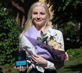 Djurens Rätt prisar med Eldflugan och Guldråttan På Djurens Rätts rikskonferens i Stockholm delades årets Eldfluga ut till 20-åriga Hannah Blücher från Lund.