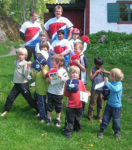 Fortsättningskurs hösten 2007 Skogsluffarnas OK Inbjuder till fortsättningskurs i orientering! För främst ungdomar i åldern 8-12år som deltagit Våren 2007. Även nya deltagare är välkomna När?