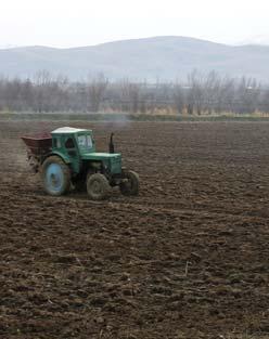 Support to Seed Industry Development in Tajikistan and Kyrgyzstan June, 2006 Växtodling i Tadzjikistan Bomull, vete, potatis, frukt och grönsaker 900 000 ha växtodling 2/3 bevattnad 1/3 av totala