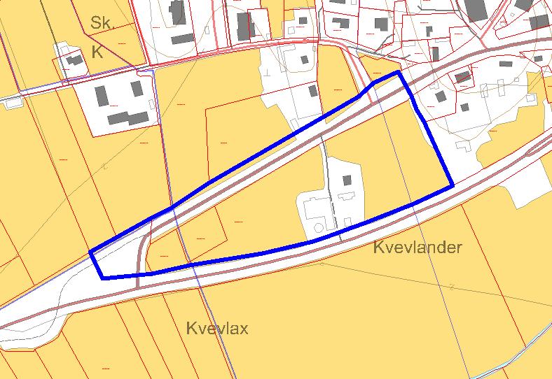 Söderut öppnar sig ett öppet odlingslandskap, vilket sträcker sig ut mot Kyro älv och vidare längs Kyro älvs ådal.