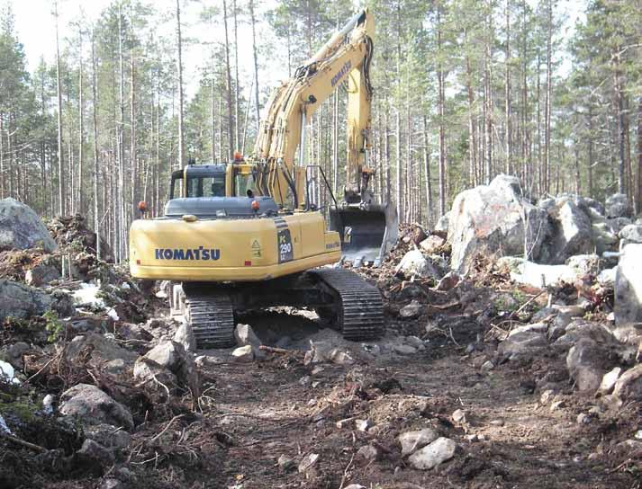 Investering i bandgrävare Slutavverkning kommande år sker till stor del inom områden där det idag saknas ett utbyggt vägnät.