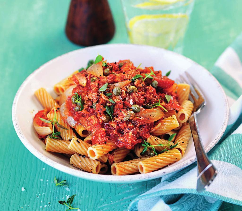 RECEPT 1 20 MIN 408 kcal/port. Energi från: Fett 4,3g Kolhydrater 57g Protein 35g Tomatig tonfiskpasta med kapris och timjan Härlig somrig pasta med tonfisk och kapris.