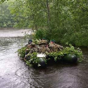 Utbildningen av militärens båtförare är en del av brigadens kustjägarutbildning. Under UOSK 1 ges grundlig teoretisk utbildning medan UOSK 2 innebär mera praktiska övningar.