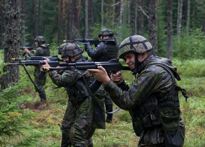 Vapen- och skjututbildning Beväringarna får öva sig på olika skjutställningar och hur man skapar en bra eldställning.