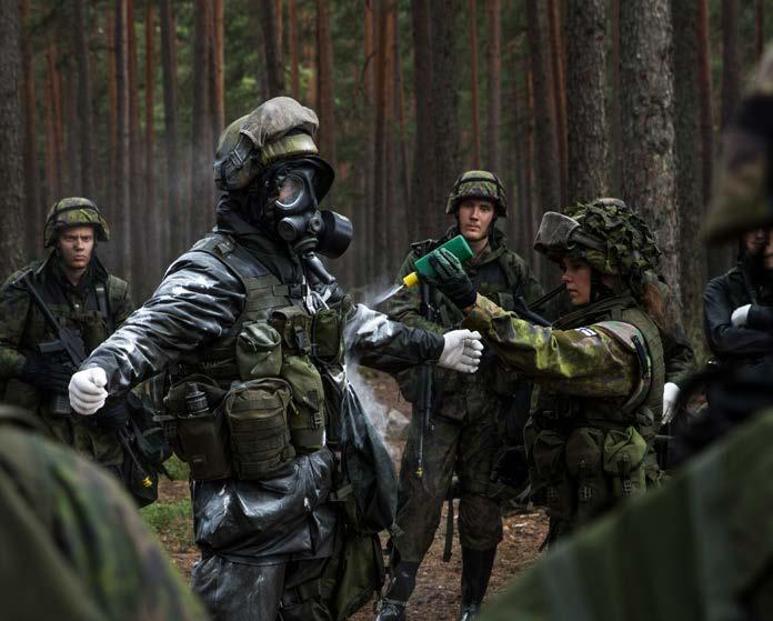 Patrull- och stridsutbildning Nu utbildas rekryterna även i hur de ska agera och handla då de utsätts för olika kemiska vapen samt även brännstridsmedel som napalm och fosfor.