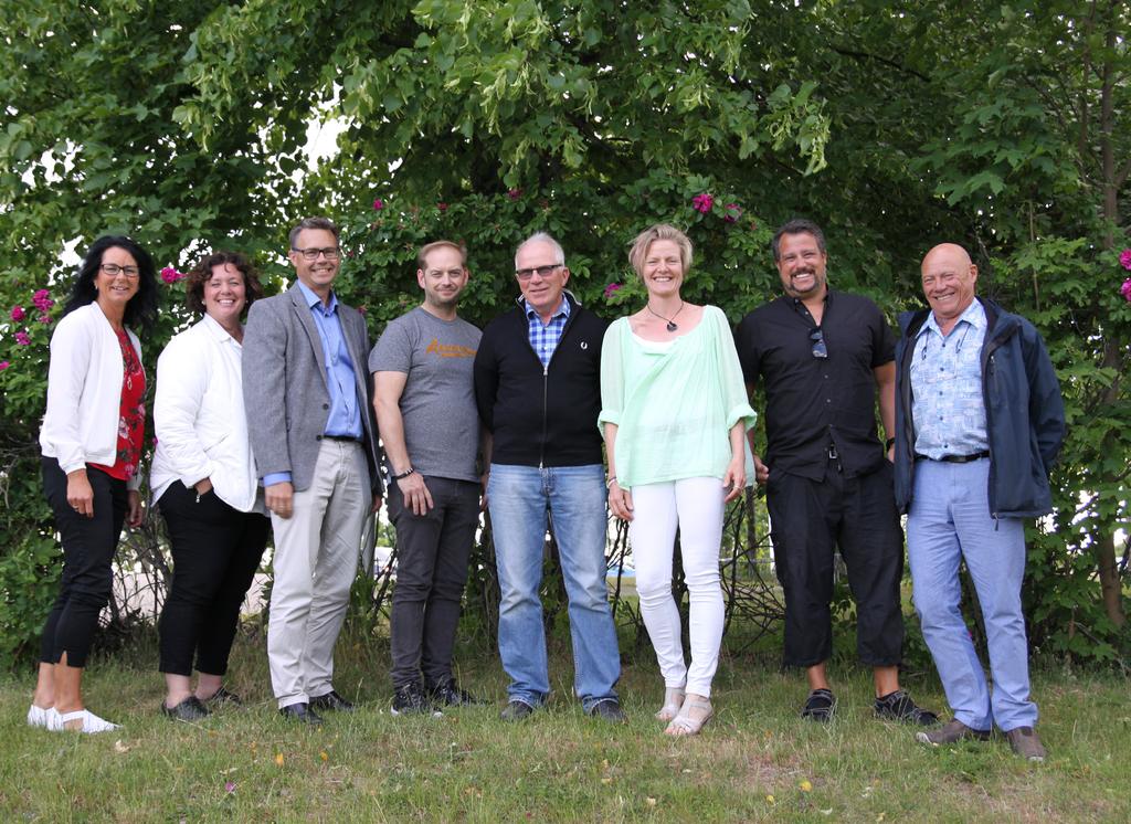 TYRELEN Från vänster: Annica Jansson, Carina Köhl, Patrik Kvarnlöf, Andreas Hammarström, Leif Lindblad, Eva Blixt, Klas Zettergren och Björn Lönning. På bilden saknas Carina Hugsén.