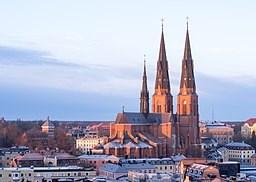 5 till Uppsala Vi besöker Uppsala domkyrka, Uppsala slott, vandrar i botaniska trädgården och Tropiska Växthuset