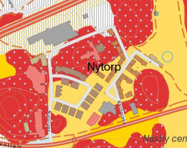 3.3 GEOLOGI OCH BRUNNAR Enligt SGUs jordartskarta (Figur 3) för området består området främst av postglacial och glacial lera. I den östra delen finns ett tunt lager morän ovanpå urberg.