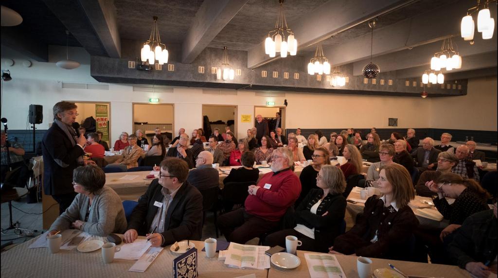 Är landsbygden kreativ undrade Teo Hären. Foto: Rocco Gustafsson Bland föredragshållarna hänförde Teo Härén, en av Sveriges och världens bästa föredragshållare.