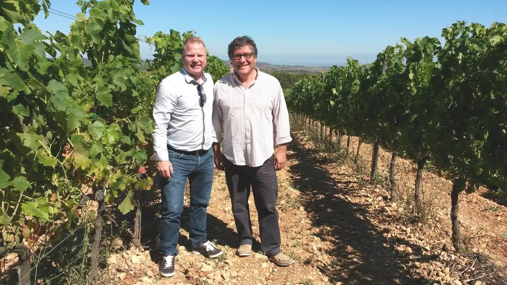I mars 2012 bestämde sig 3 goda vänner med lång erfarenhet av vinindustrin och stor passion för vin, Tomas Cusine, Xavier Cepero och Eric Solomon, för att börja tillverka vin tillsammans.