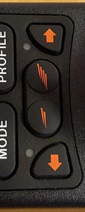 Inställningar Inställning av klockan Menyn för inställningar visas genom att trycka på båda knapparna för hastighetsreglering samtidigt (pos 7 och 8 på knappsatsen).