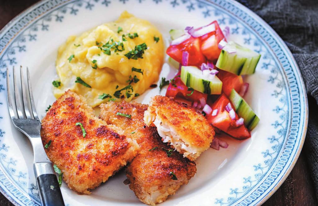 RECEPT 1 35 MIN 699 kcal/port. Energi från: Fett 28g Kolhydrater 76g Protein 34g Fiskpinnar med mumsigt mos och picklad sallad Hemgjorda fiskpinnar med potatis- och palsternacksmos.