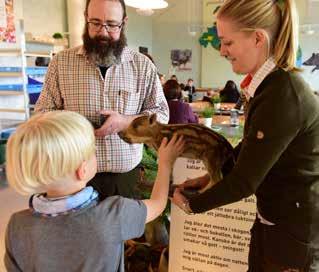 Jägare på besök Under Vilda Veckans sista dag, kom jägare på besök till skolan under lunchen.