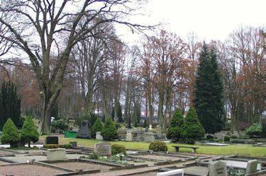 Garnisonens begravningsplats, Boön, Be 2 På Boöns västra sida finns en gammal kyrkogård, som nämns i handlingar första gången 1693, då det i en kunglig resolution, undertecknad av Karl XI, bestämdes