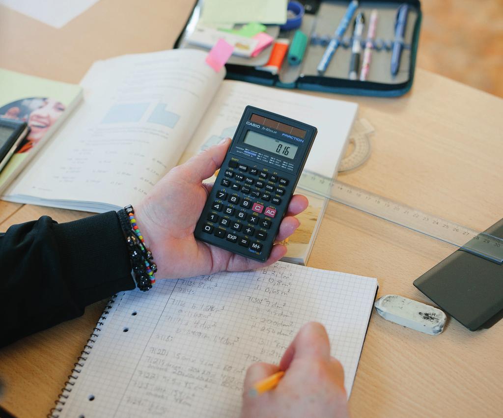 Sedan några år tillbaka ingår folkhögskolan som en del av verksamheterna i Utbildnings och arbetslivsförvaltningen och sorterar under Gymnasie- och vuxenutbildningsnämnden, som även utgör