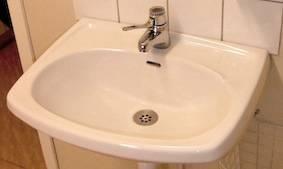 diskmedelslösning Toalett Använd de städredskap som är avsedda för toaletten.