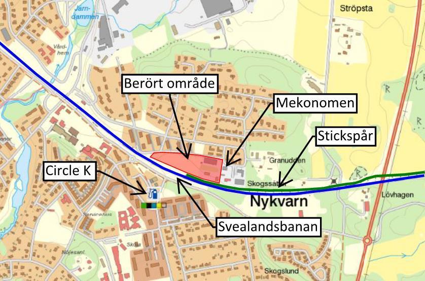 11 (41) 3 Riskanalys 3.1 Områdesbeskrivning Det aktuella planområdet ligger i centrala Nykvarn. Figur 3 visar planområdets placering och dess närhet till järnvägsbanan Svealandsbanan samt stickspåret.