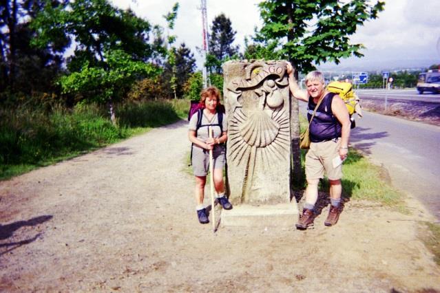 Lätt vandring (grad 2) - 15 km Dag 5 Melide Arzúa Efter frukost bjuds du åter på en kort lugn vandring. Du vandrar över små kullar täckta av eukalyptus.