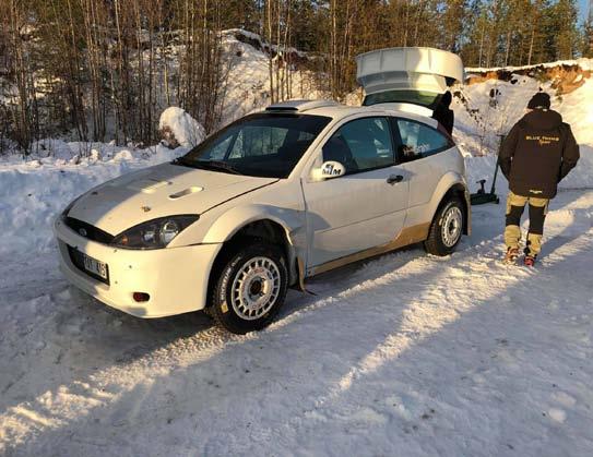 Bilen är redan isärplockad och de flesta reservdelar finns redan framplockade i garaget i Årsunda.