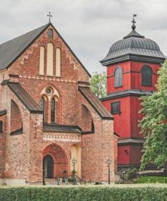 5 Flasta kyrkoruin, resterna av den äldre klosterkyrkan från 1100-talet. Den ligger vackert bland lövträden väster om värdshuset och hit går du från slottet på en kvart.