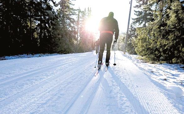När snön smälter bort pågår mycket aktiviteter på Granåsen med tipspromenader, brännboll, orientering och vandring. Många boende i Bålsta cyklar till området via mindre vägar från Åsen.