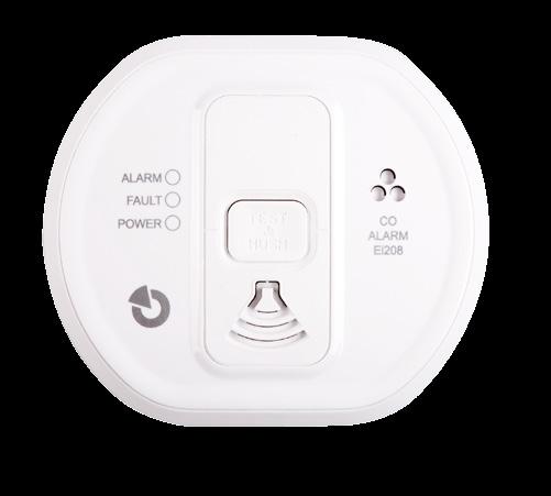 också aktivera inbyggda sirener i andra branddetektorer i byggnaden) och skickar ett meddelande till