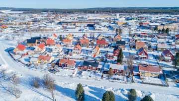 35 hektar varav 22 hektar produktiv ungskog och 10 hektar åkermark. Boarea: 167 m 2 + källare. Äldre ladugård ca 250 m 2.