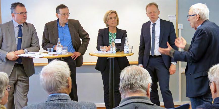 Policyseminarier I paneldiskussionen med många frågor från publiken deltog (sett från vänster) Thomas Gür, Lars Calmfors, Katarina Areskough Mascarenhas och Clemens Fuest.