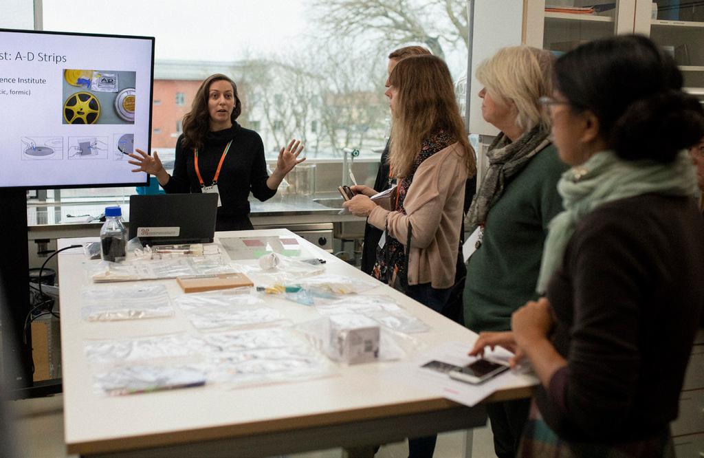Heritage Science Sverige Kulturarvets bevarande och möjligheter till utveckling förutsätter kunskap och väl underbyggda beslut och många utmaningar kräver tvärvetenskapliga samarbeten.