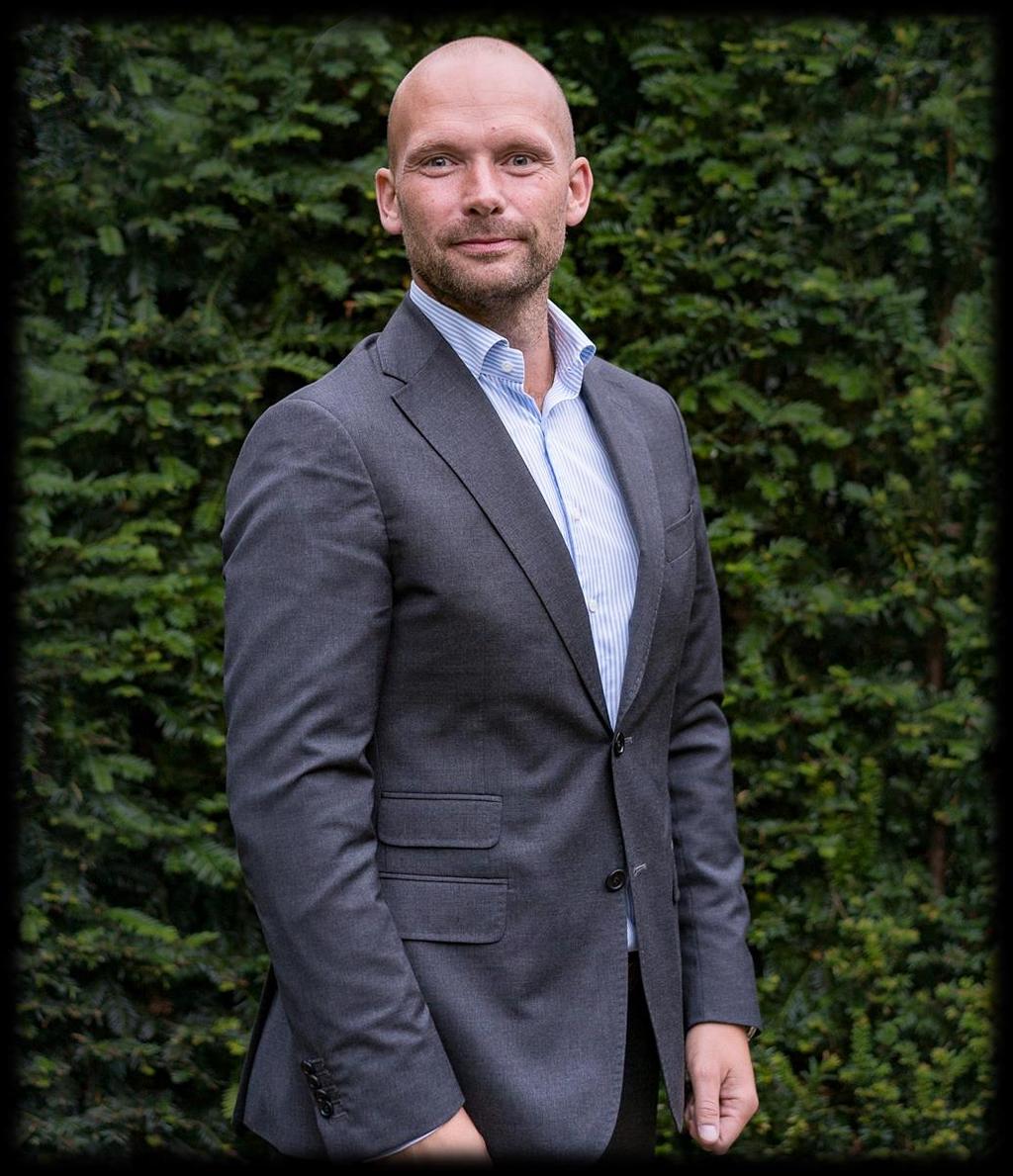 3 Vem är Henrik Hjalmarsson?