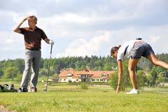 Arningebollen, 1 juni Slagtävling, singel Räkningen i slaggolf sker i antal slag men antalet slag per hål är begränsat.