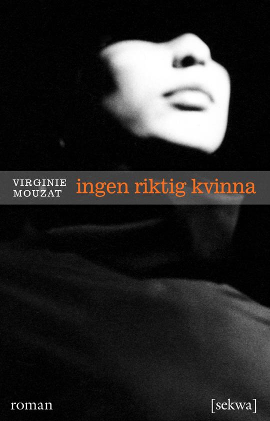 Ingen riktig kvinna av Virginie Mouzat En roman i form av ett långt brev där den kvinnliga berättaren bokstavligen blottar sig. Hon är vacker, lång och sexig och har framgång hos männen.