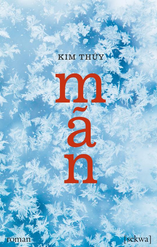 Mãn av Kim Thúy Mãn är en kvinnas kärleksförklaring till de kvinnor som i tur och ordning födde henne, gav henne mat och uppfostrade henne.